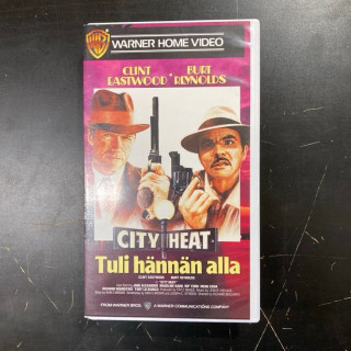 Tuli hännän alla VHS (VG+/M-) -toiminta/komedia-